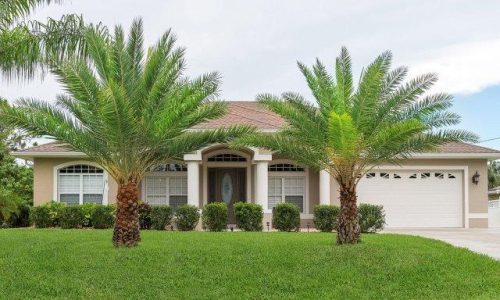 Florida Bungalow With Tropical Trees